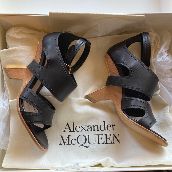 Alexander McQueen Strappy Heels Structural Sandals with Gold Detailing - Picture 10 of 14
